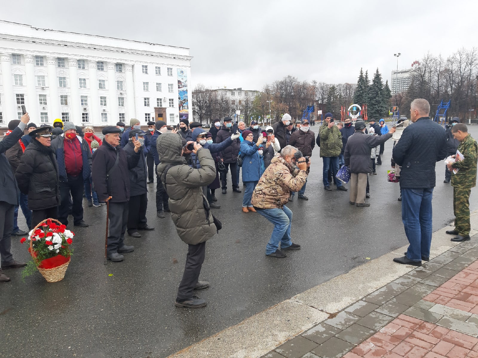 Мероприятия 7 ноября. Сотрудники администрации Ульяновска коммунисты. Голоса за КПРФ В Ульяновске. С праздником Великого октября 2021. 103 Годовщина ур.